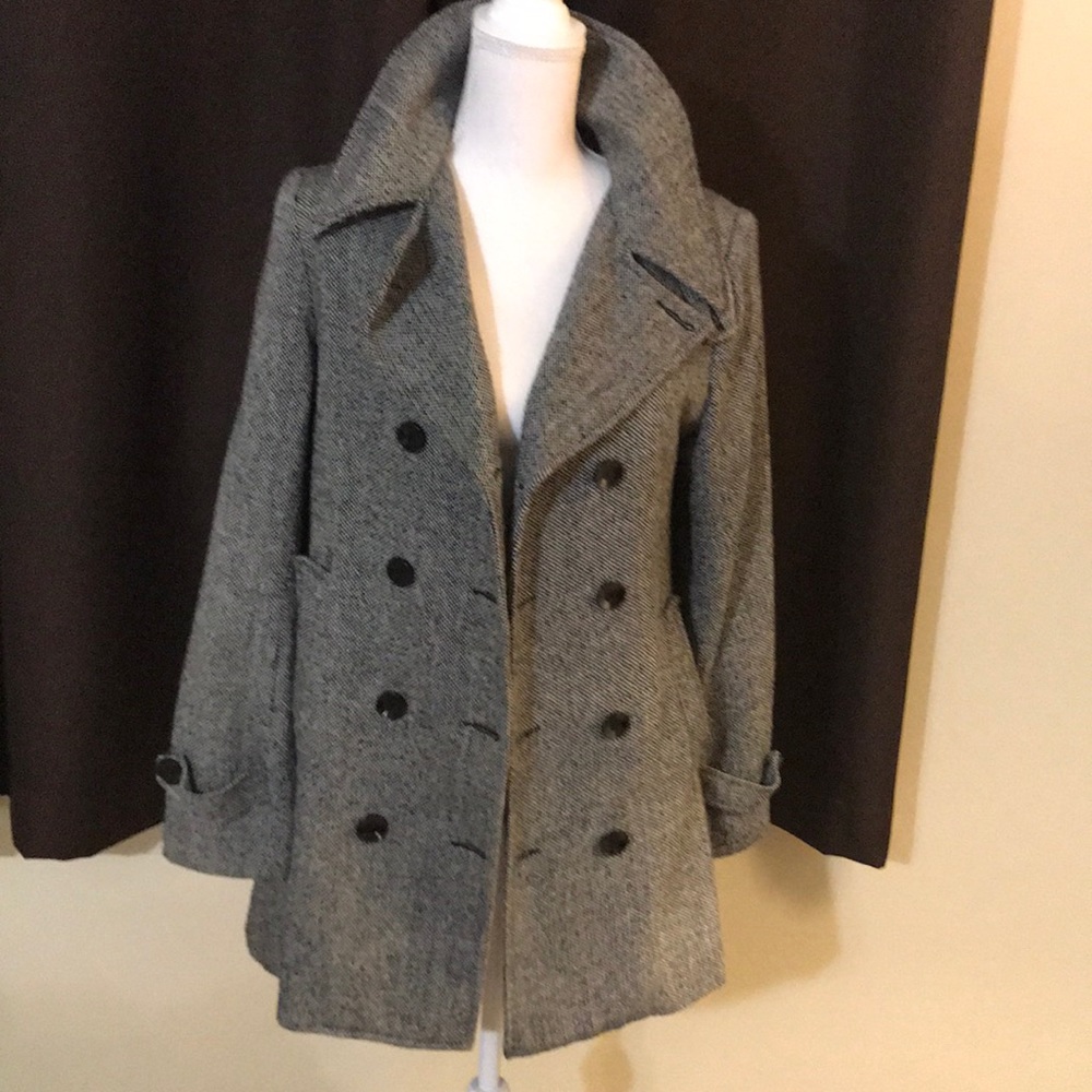 Size Large double breasted trench coat.